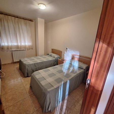Hotel Hostal Pension - La Rotonda Tardienta Esterno foto