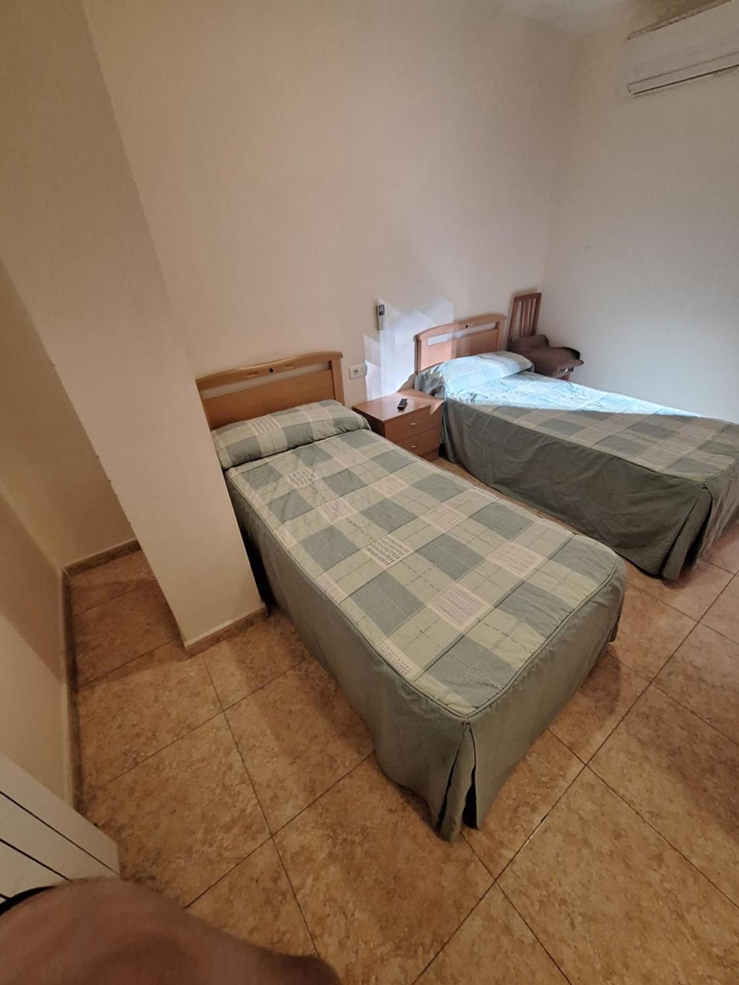 Hotel Hostal Pension - La Rotonda Tardienta Esterno foto