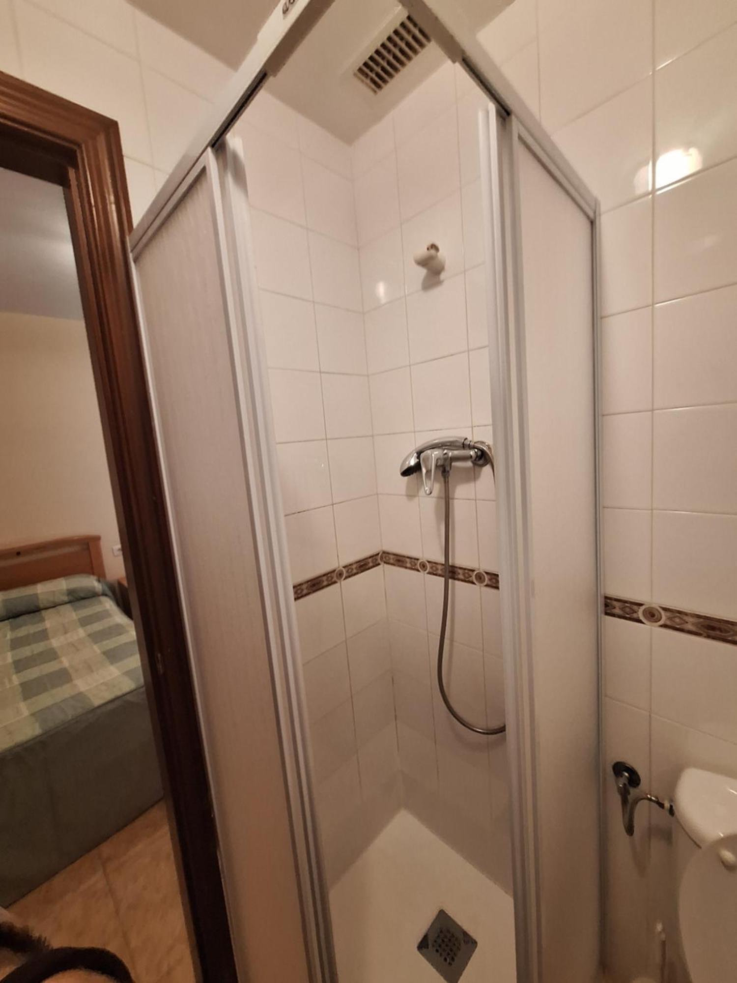 Hotel Hostal Pension - La Rotonda Tardienta Esterno foto
